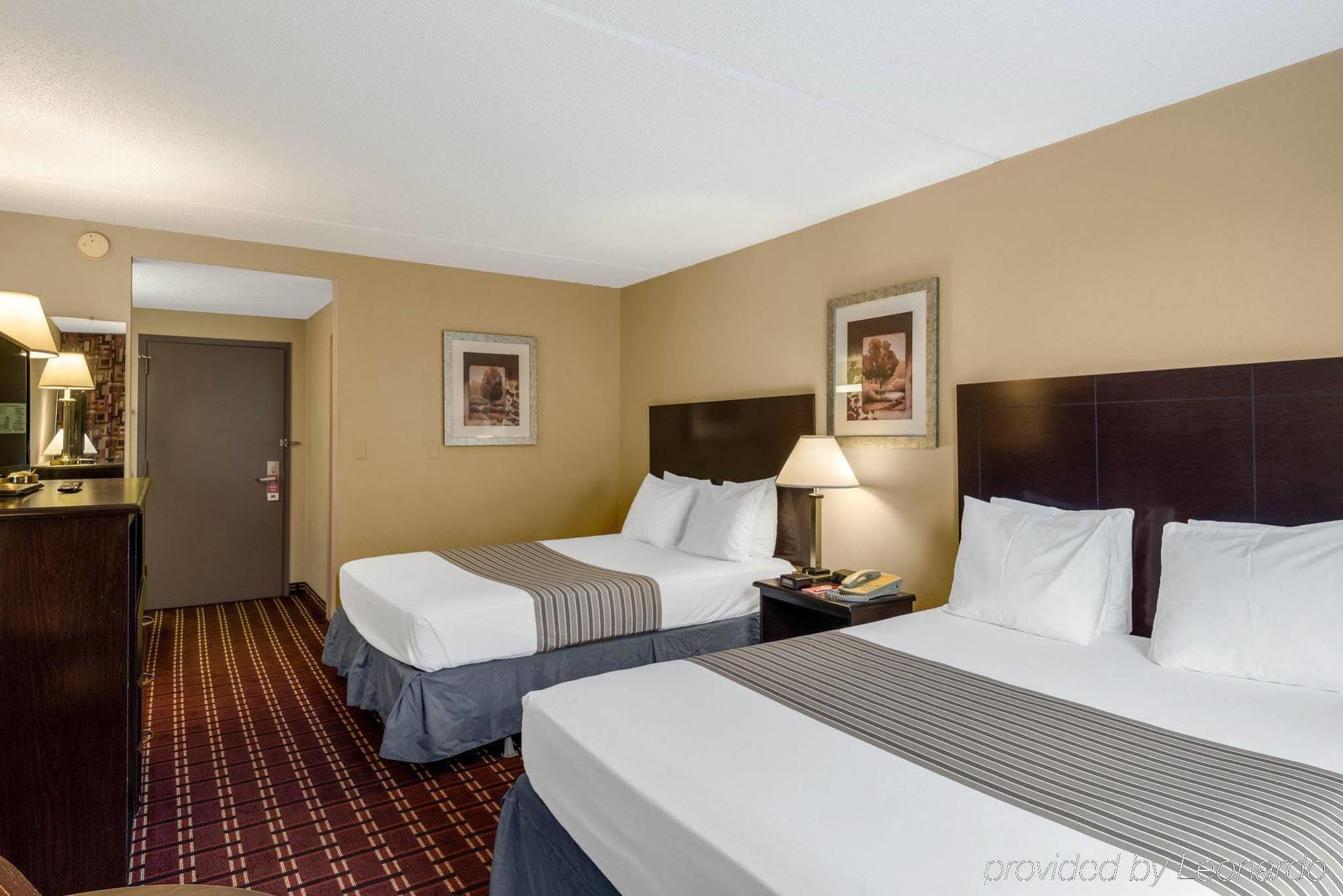 Econo Lodge Inn&Suites Triadelphia Exterior foto