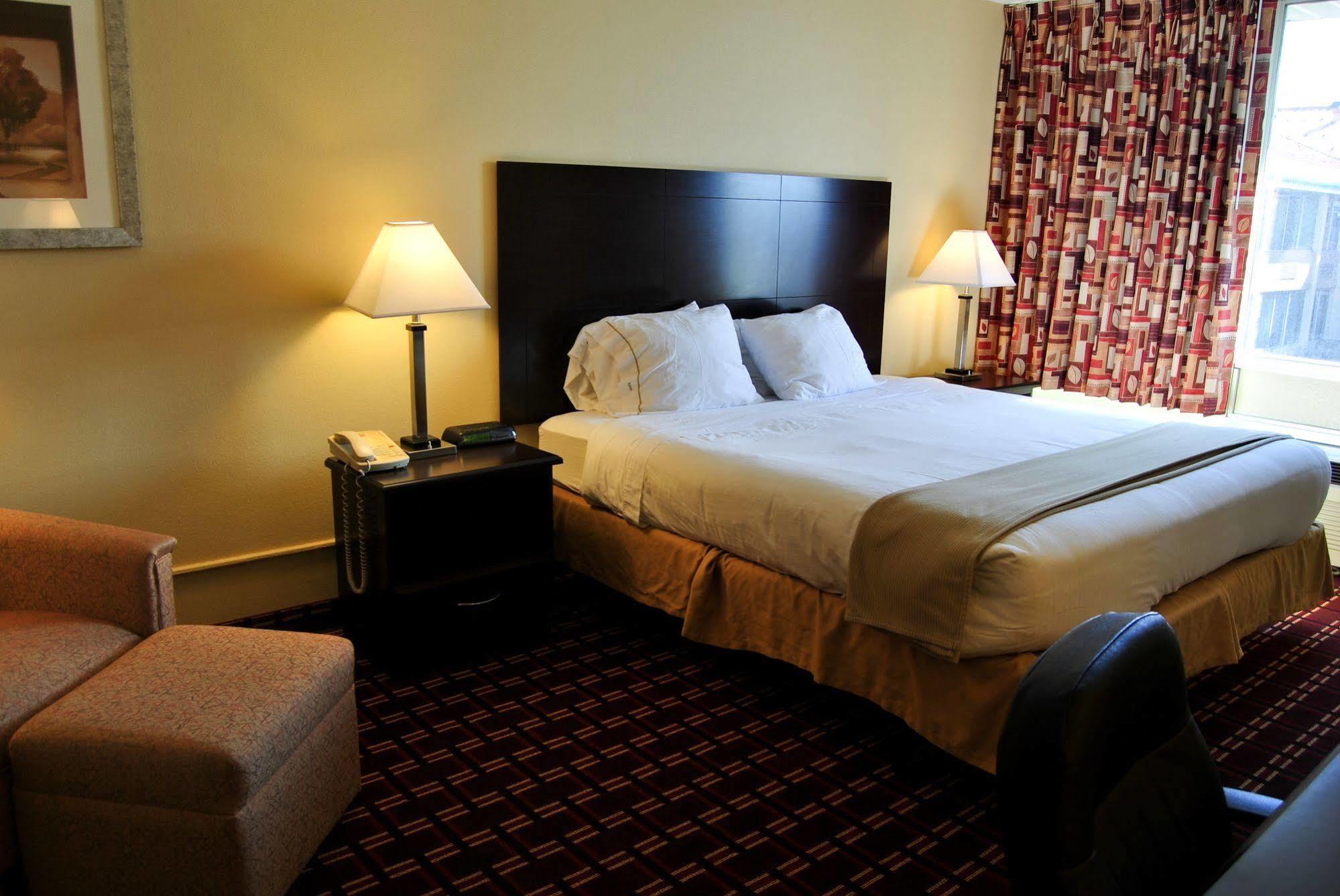 Econo Lodge Inn&Suites Triadelphia Exterior foto